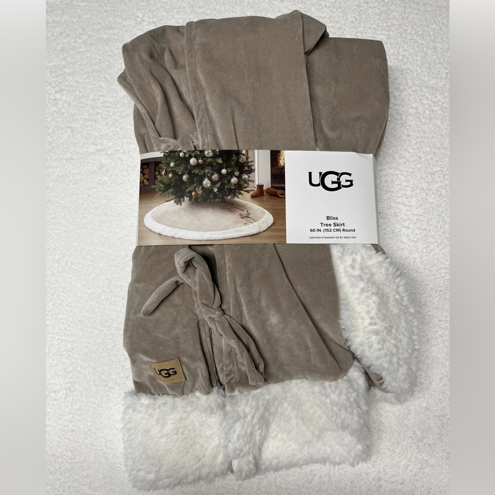 Christmas Tree Skirt UGG
Bliss Full Size In neutral color Putty Gray